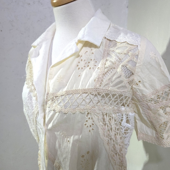 Kimchi Blue | Elegant Cream Lace Patchwork Women's Button Up Top - Picture 3 of 10